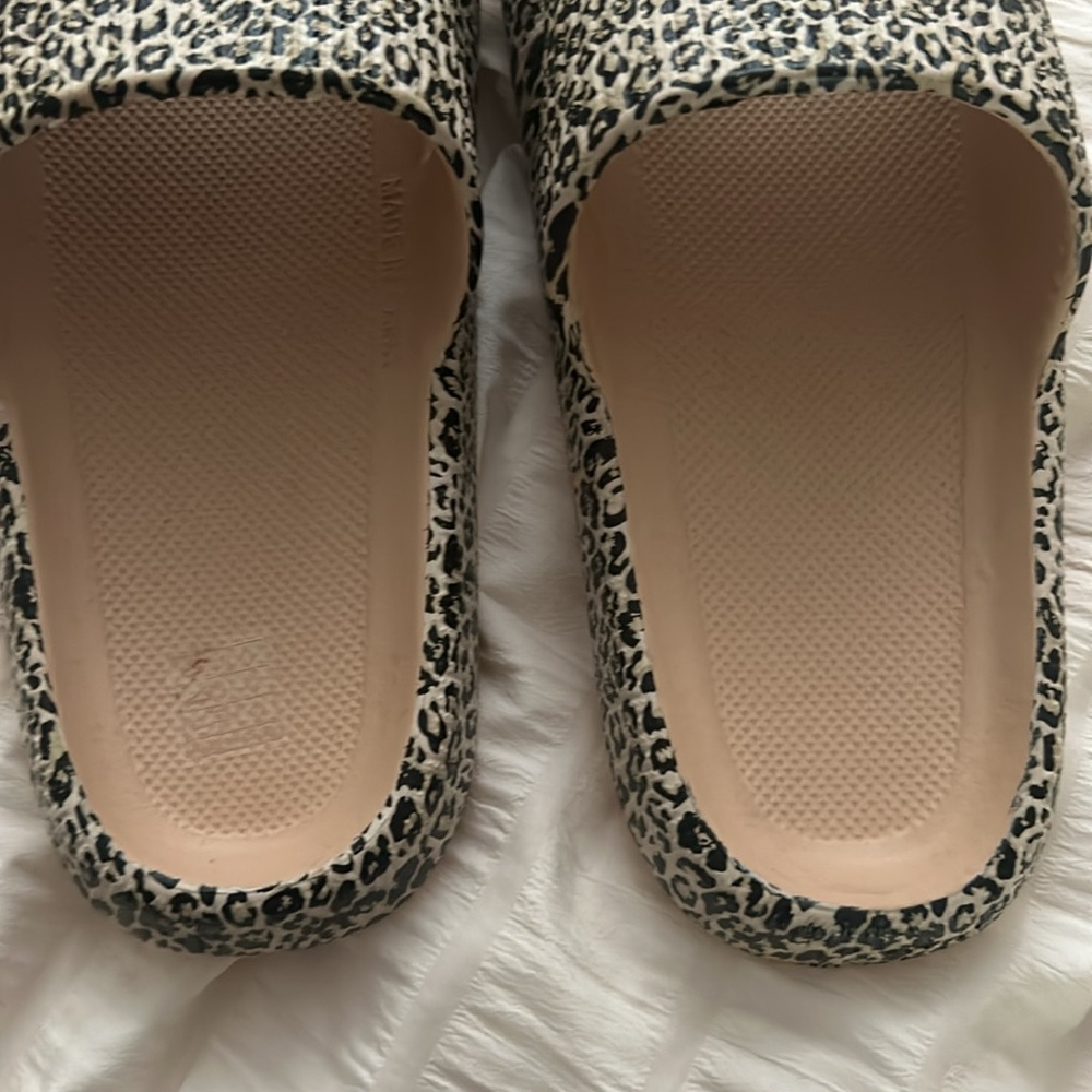 Sandals - Picture 3 of 4